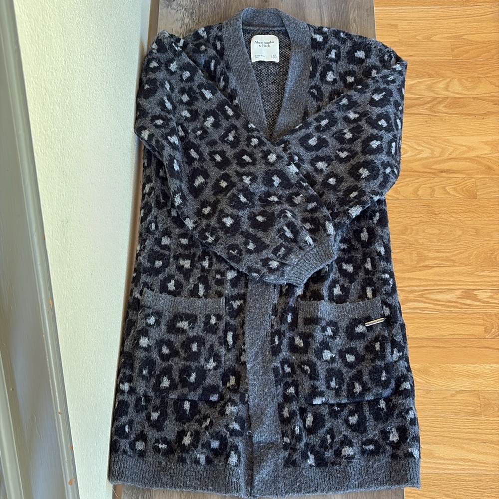 Abercrombie & Fitch Gray & Black Leopard Print Cardigan Size XS - Picture 10 of 16